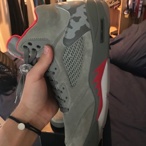 Jordan’s dark stucco 5s - Picture 2 of 7